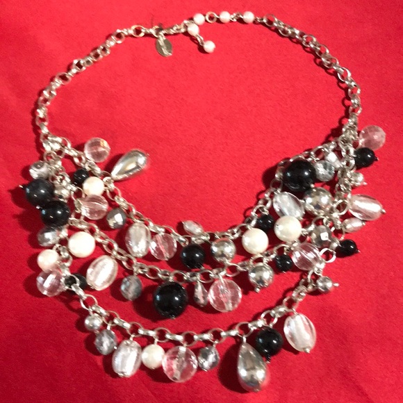 Statement necklace w/Beads in Black & White - Picture 4 of 6